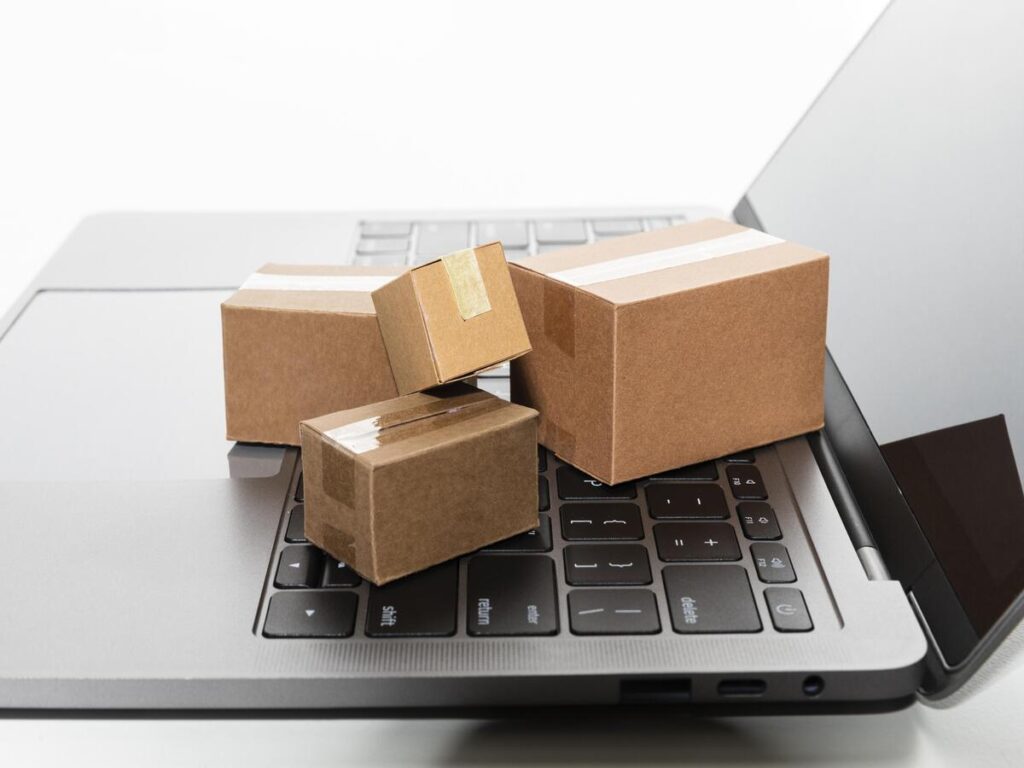 Comparison between dropshipping and affiliate marketing for beginners in 2025