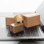 Comparison between dropshipping and affiliate marketing for beginners in 2025